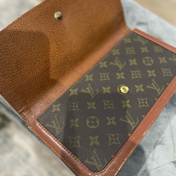Beautiful vintage 💯 Authentic LV Clutch, A must have for LV collectors - Picture 6 of 14
